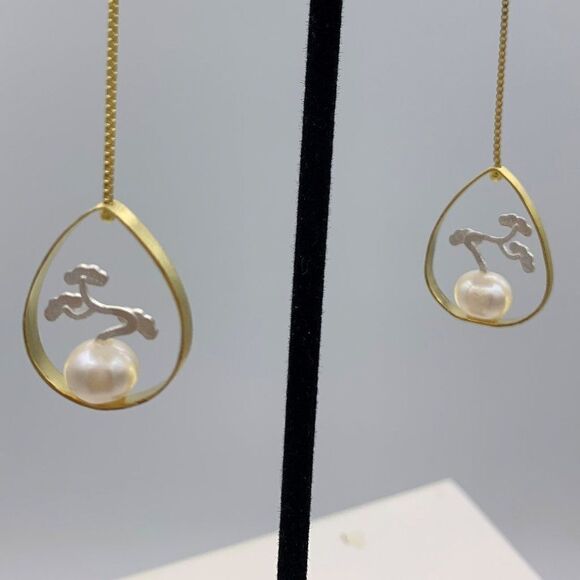 NWOT drop earrings in sterling with gold plated accents, real pearls ,dainty - Picture 3 of 3